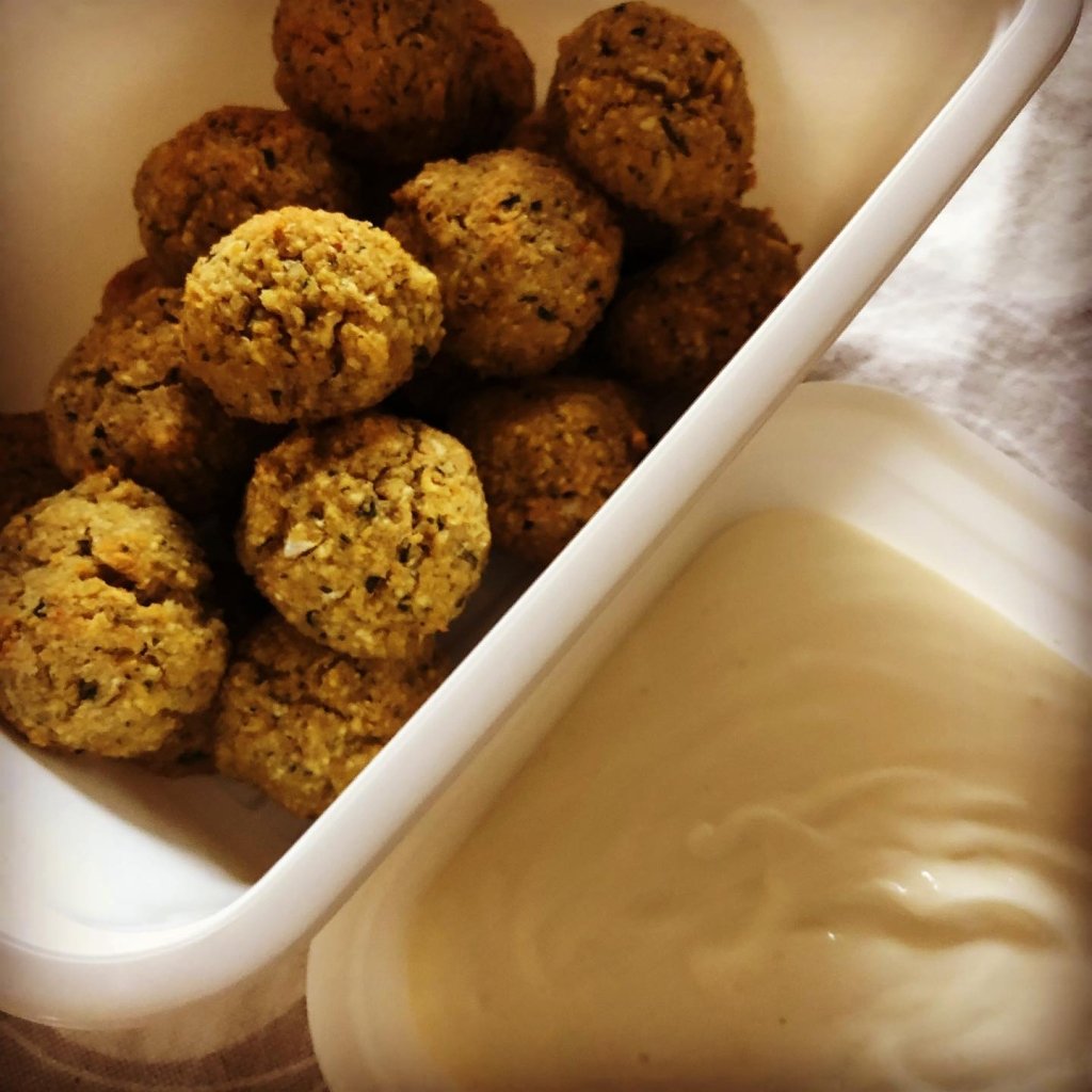 maionese vegana e falafel