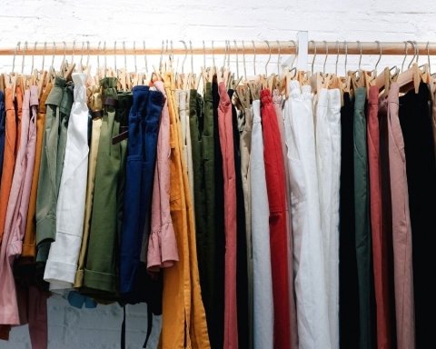 La Commissione Europea vuole regolamentare la fast fashion