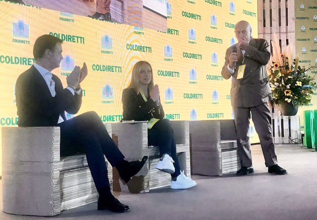 Giorgia Meloni petizione contro il cibo sintetico in provetta