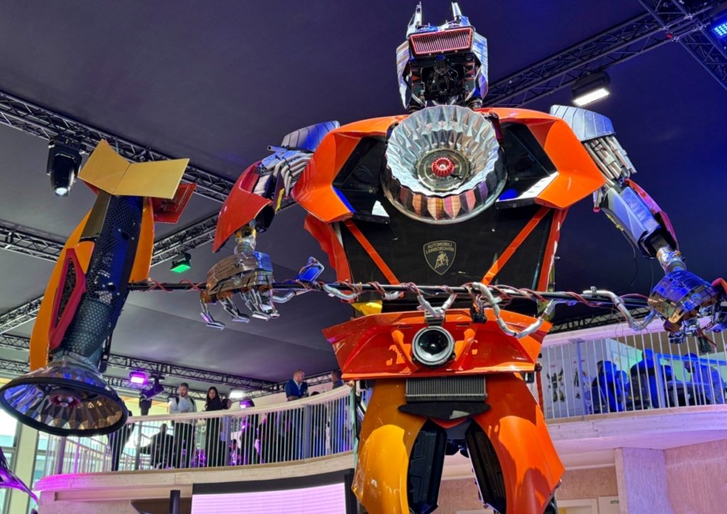 robot lamborghini